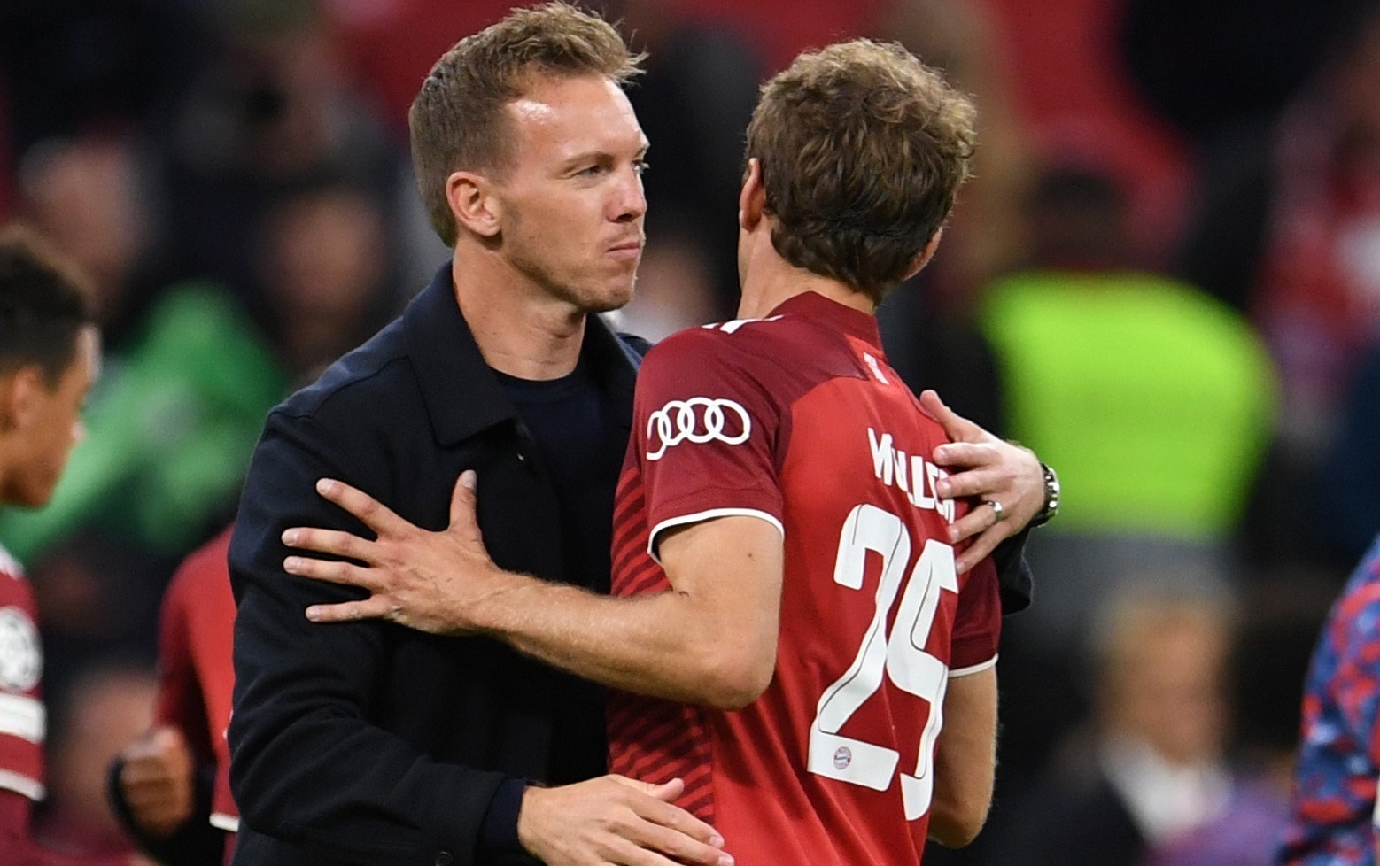 HLV 34 tuoi lap ky luc sau chien thang 5-0 cua Bayern hinh anh