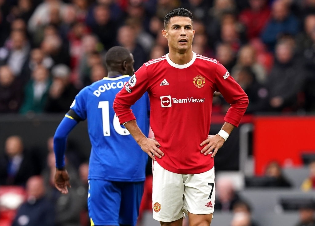 Phan ung trai nguoc cua Ronaldo va HLV Solskjaer anh 3
