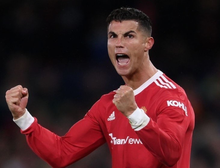 Ronaldo vao danh sach ung vien gianh Qua bong vang 2021 hinh anh