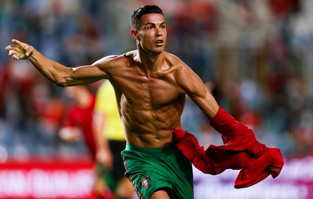 Ronaldo lap ky luc sau ban thang vao luoi Qatar hinh anh