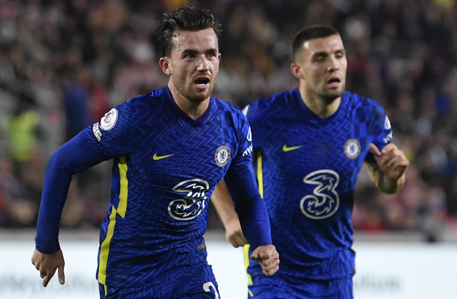 Chelsea doi lai ngoi dau Premier League tu tay Liverpool hinh anh