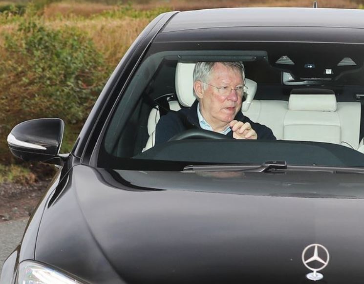 Sir Alex ra mat anh 1