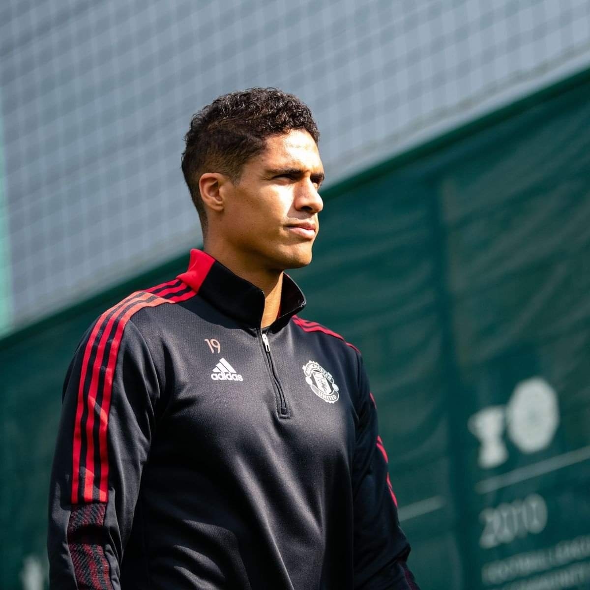 Varane tro lai anh 1