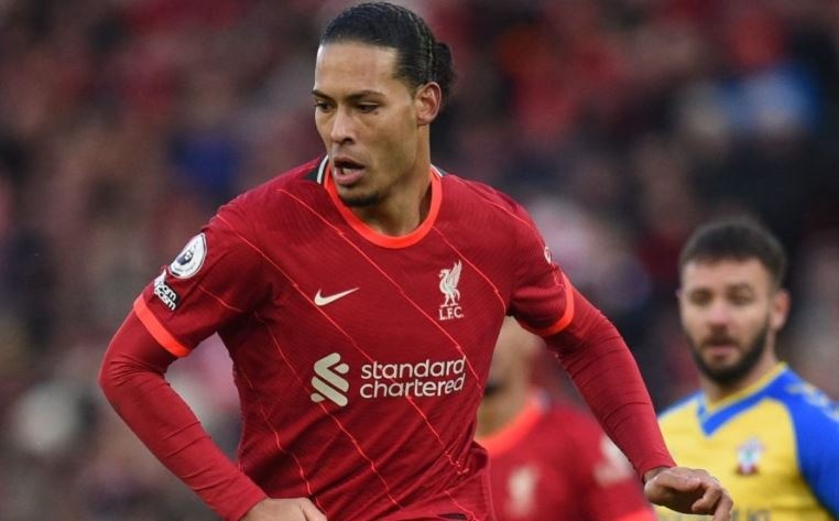 Liverpool ap sat ngoi dau cua Chelsea hinh anh