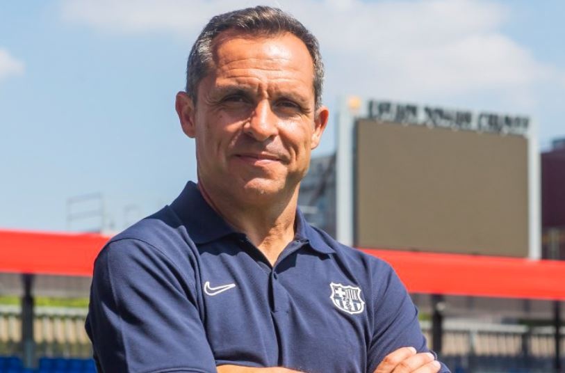 Barca co huan luyen vien tam quyen hinh anh