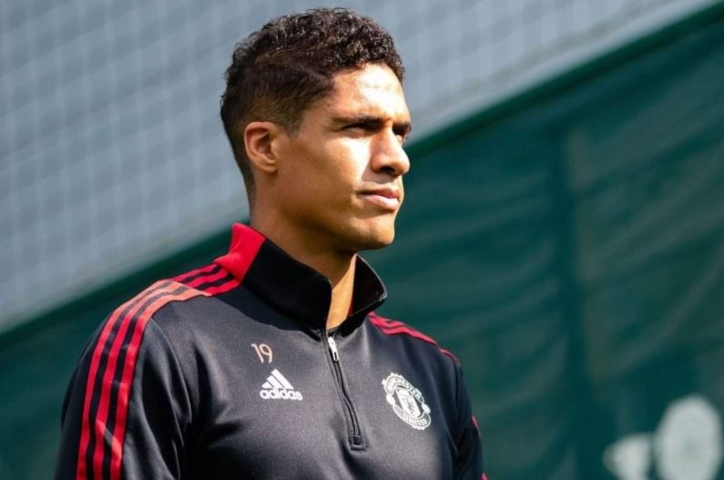 Varane tro lai tap luyen hinh anh