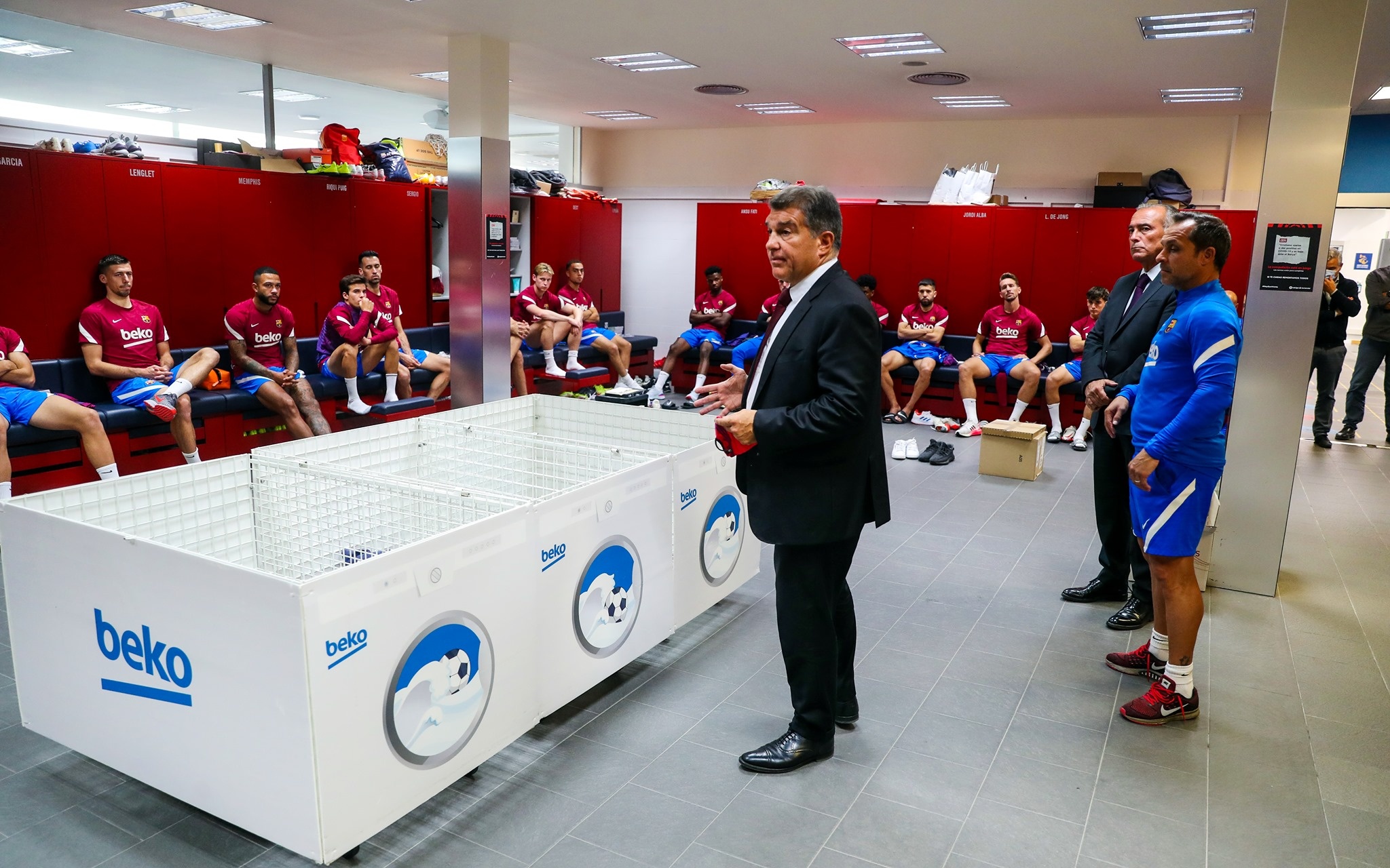 Dan sao Barca chao don huan luyen vien moi anh 4