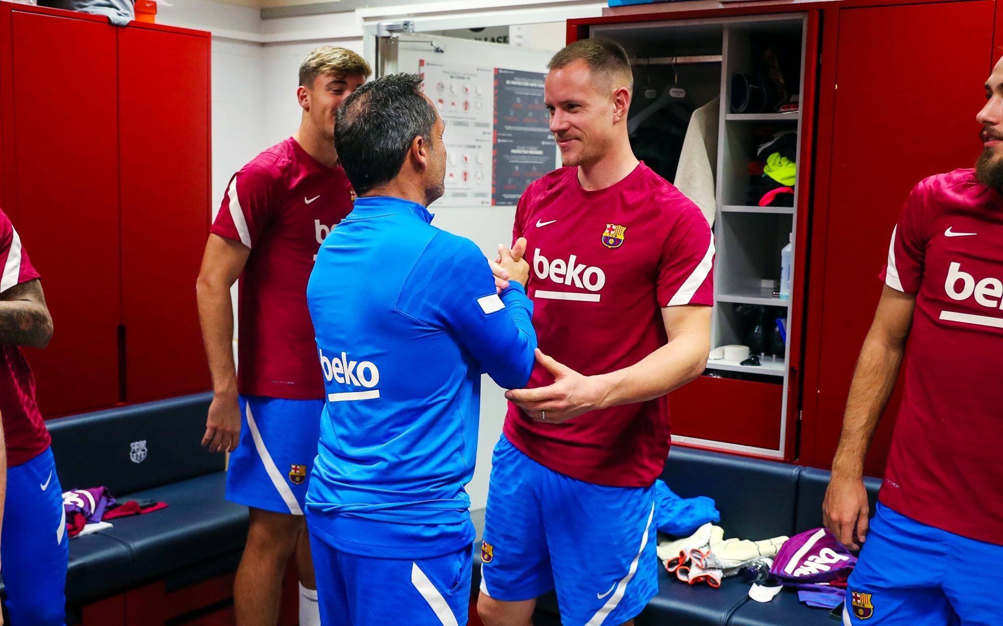 Dan sao Barca chao don huan luyen vien moi anh 2