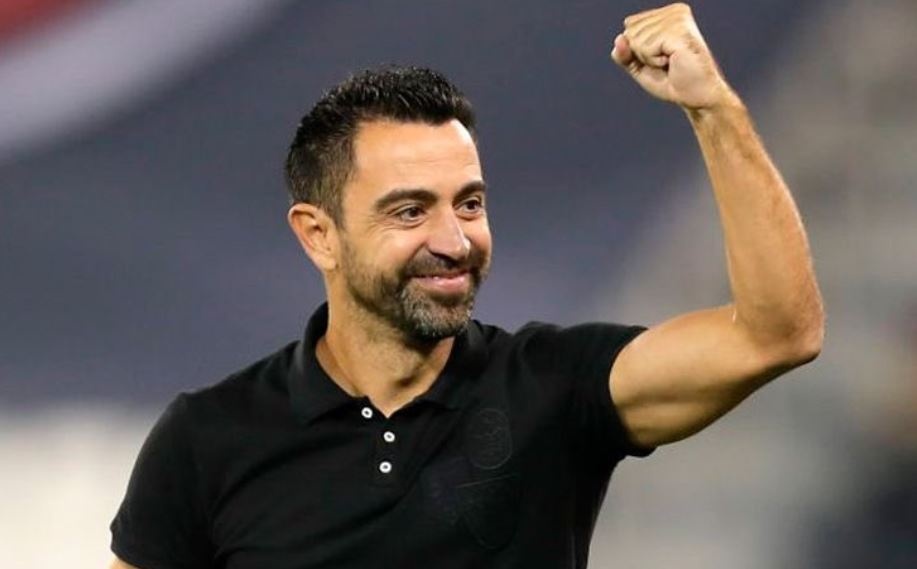 HLV Xavi tu choi nhac den Barcelona hinh anh