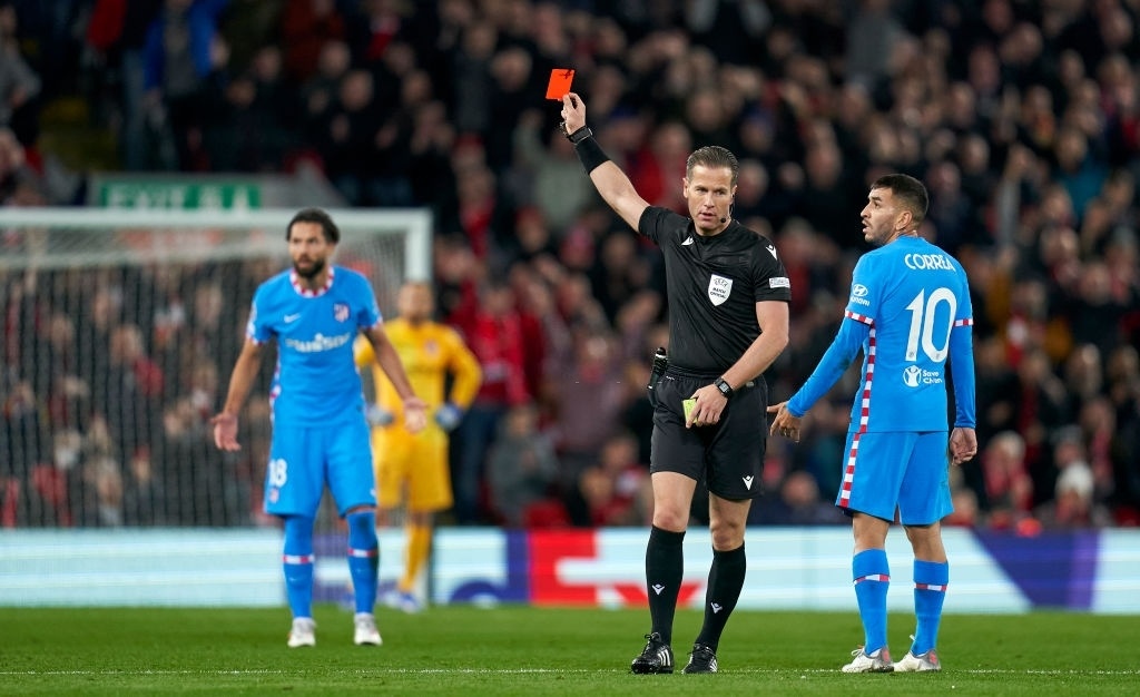 Hau ve Atletico nhan the do anh 1