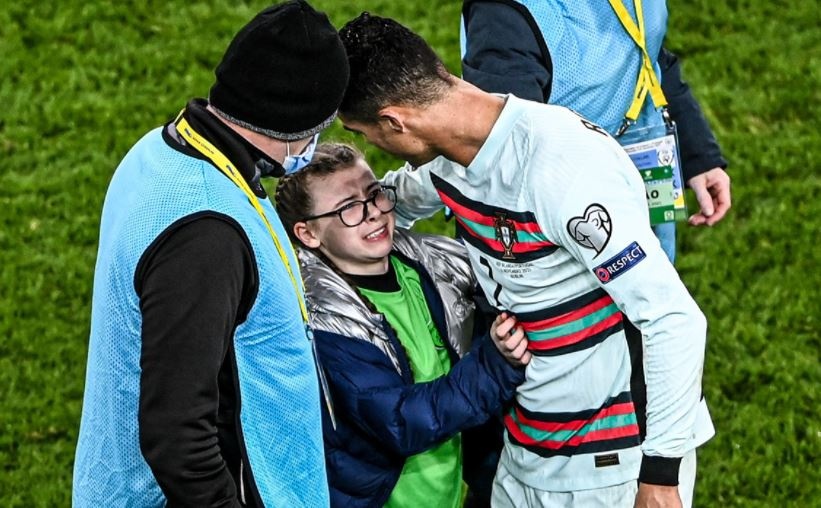 Ronaldo tang ao dau cho CDV nhi hinh anh