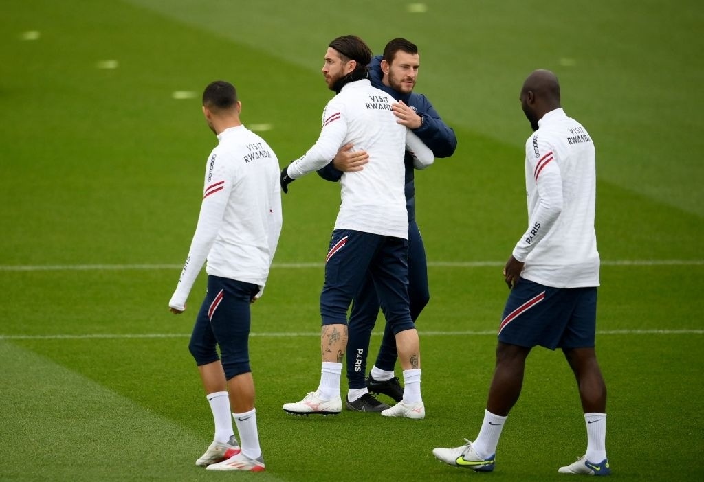 Ramos tap cung Messi anh 1