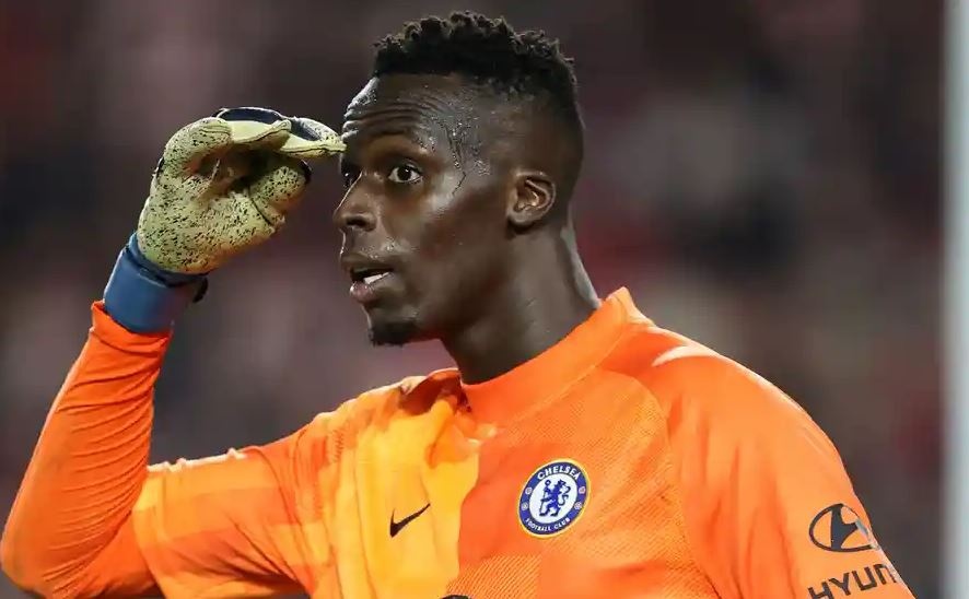 Edouard Mendy bi nham voi dong nghiep dang ngoi tu hinh anh