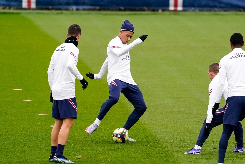 Ramos tap cung Messi anh 7