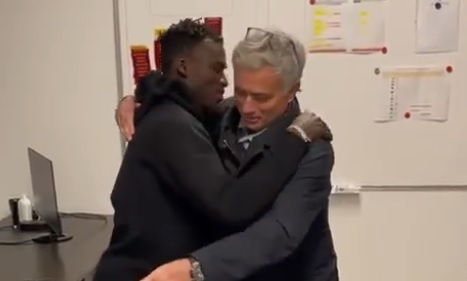 Mourinho mua giay cho sao tre lap cu dup tai Serie A hinh anh