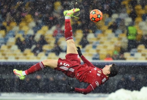 Lewandowski lap ky luc voi ban thang o Champions League hinh anh
