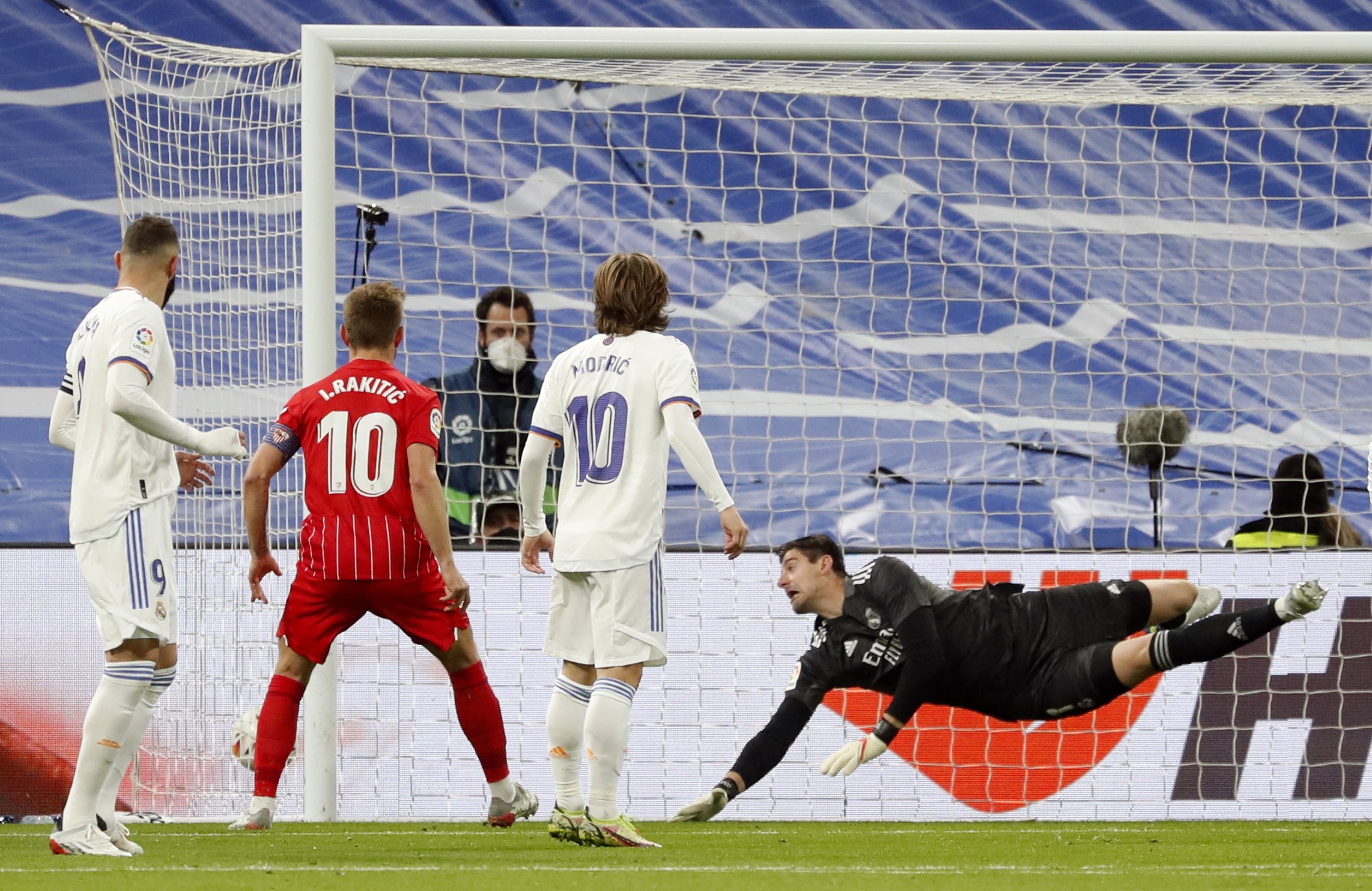 Real dau Sevilla anh 3