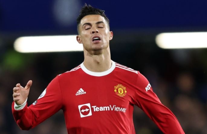 Ronaldo bo vao duong ham sau tran hoa Chelsea hinh anh