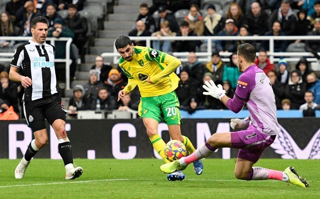 Newcastle dau Norwich anh 9