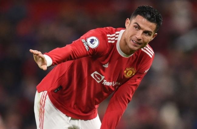 Ronaldo chay doc san trong 12 giay o phut 88 hinh anh