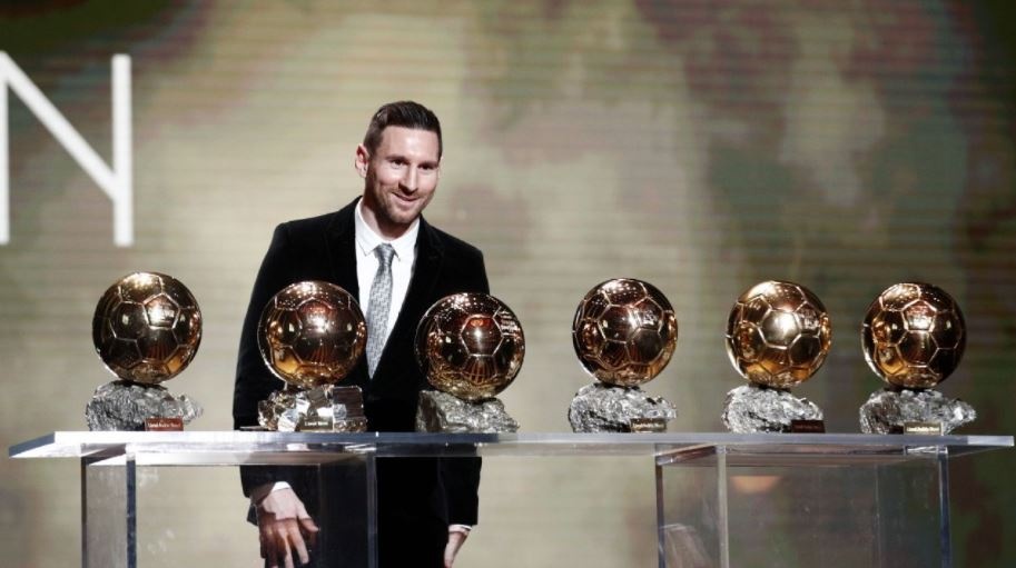 Messi rang ro ben bo suu tap Qua bong vang anh 8