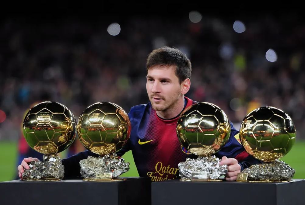 Messi rang ro ben bo suu tap Qua bong vang anh 6