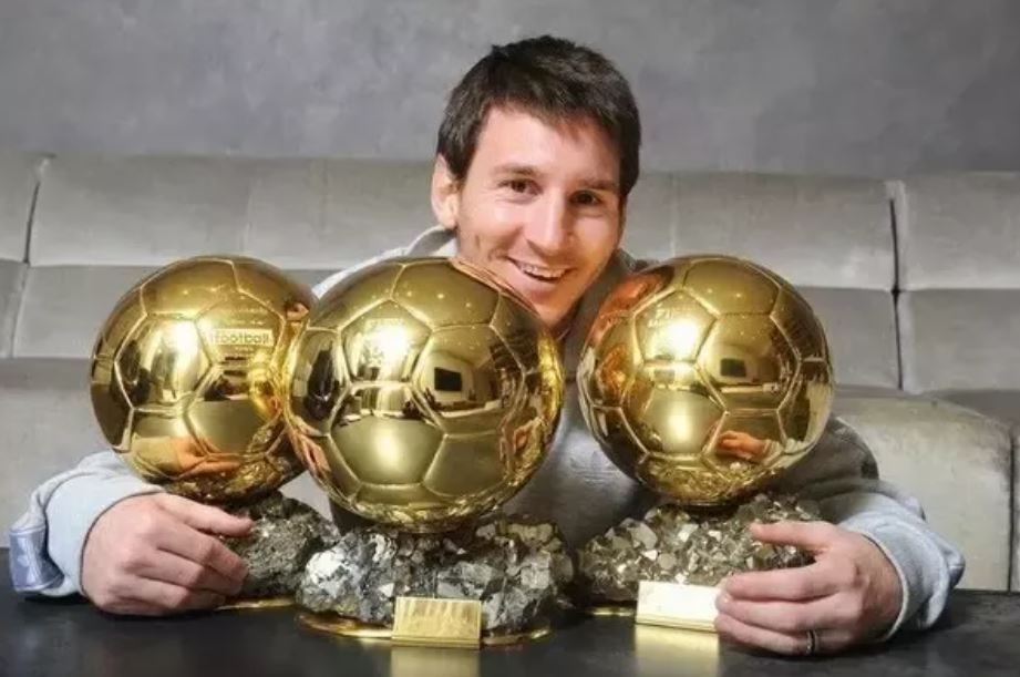 Messi rang ro ben bo suu tap Qua bong vang anh 5