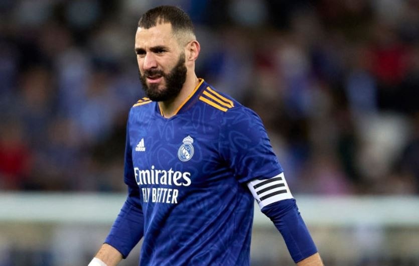 Benzema roi san som trong tran thang 2-0 cua Real Madrid hinh anh