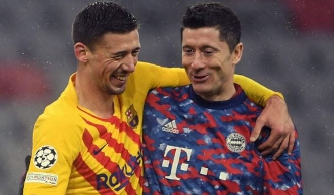 Lenglet giai thich hanh dong cuoi dua voi Lewandowski sau tran thua hinh anh