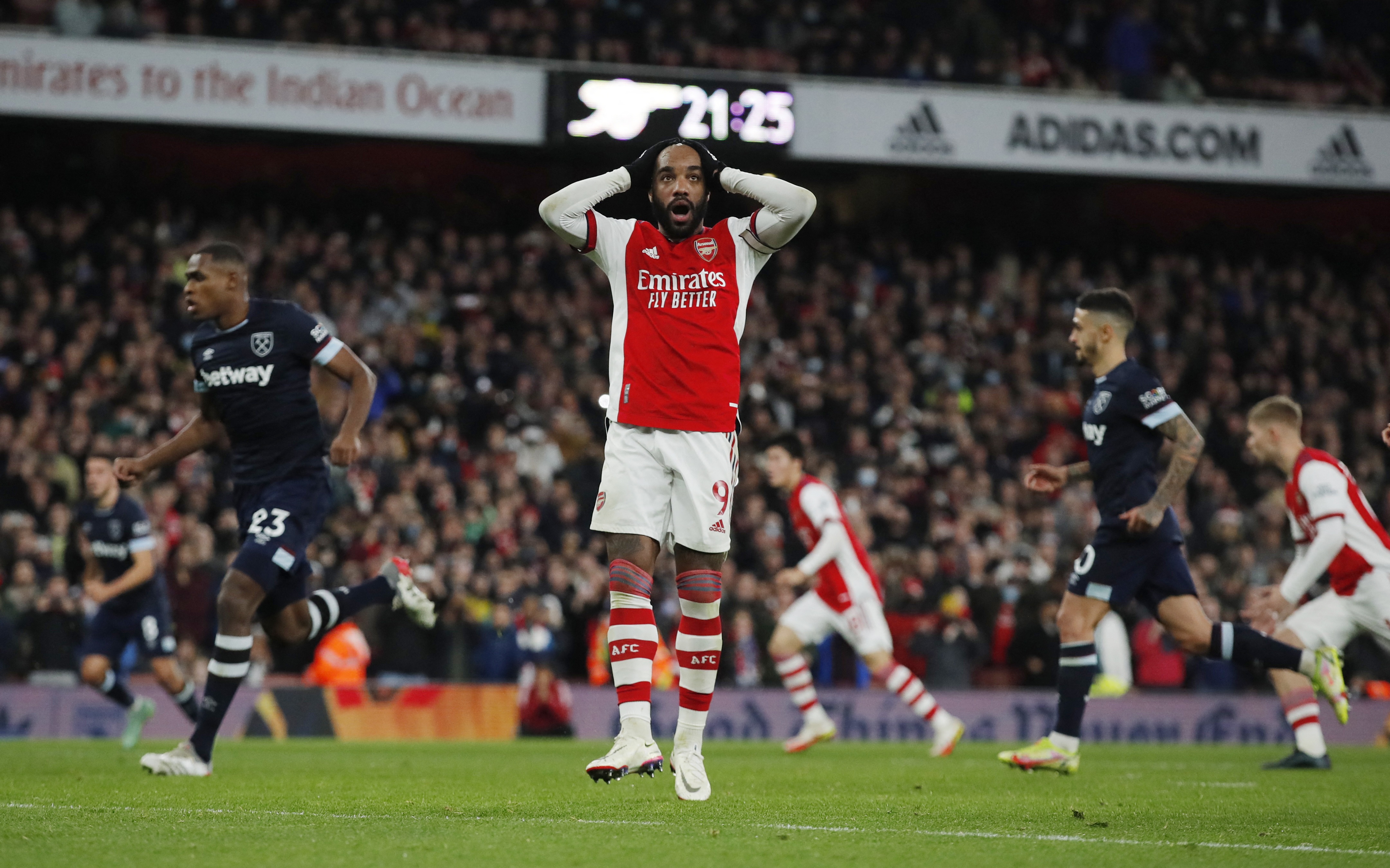 Arsenal dau West Ham anh 7