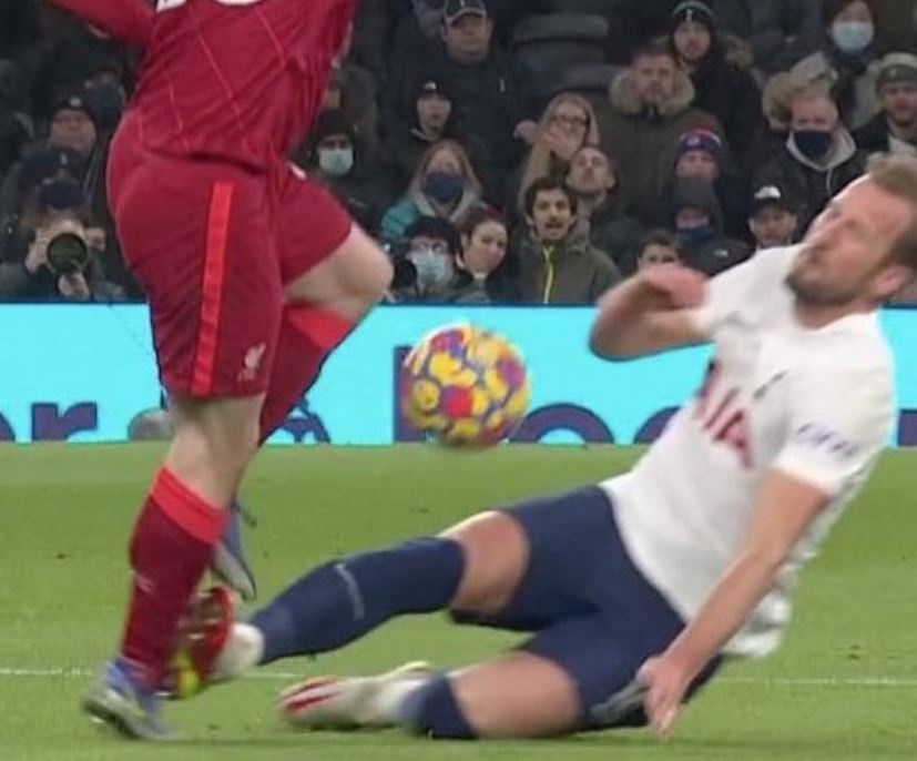 VAR gay tranh cai anh 2