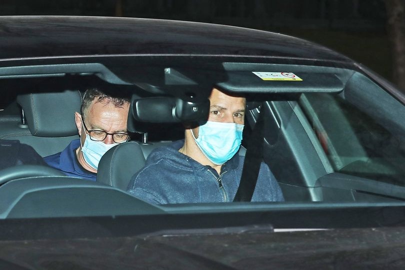 3 cau thu Man United phai roi san tap anh 1