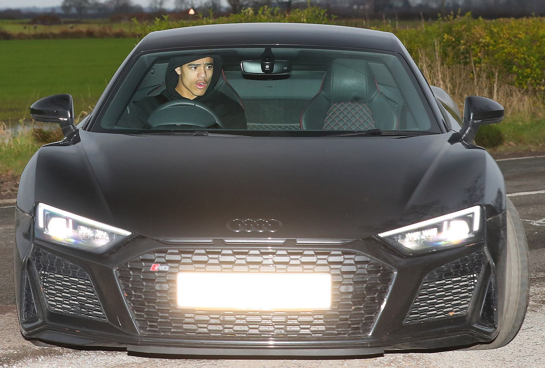 3 cau thu Man United phai roi san tap anh 2