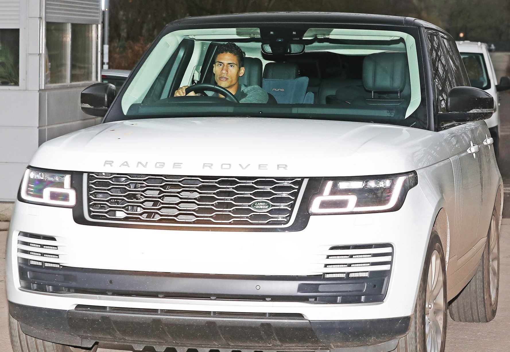 3 cau thu Man United phai roi san tap anh 4