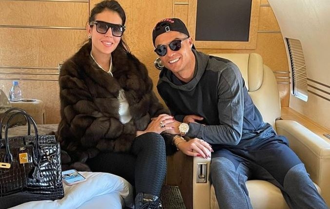 Ronaldo chi 7 trieu bang de mua dat hinh anh