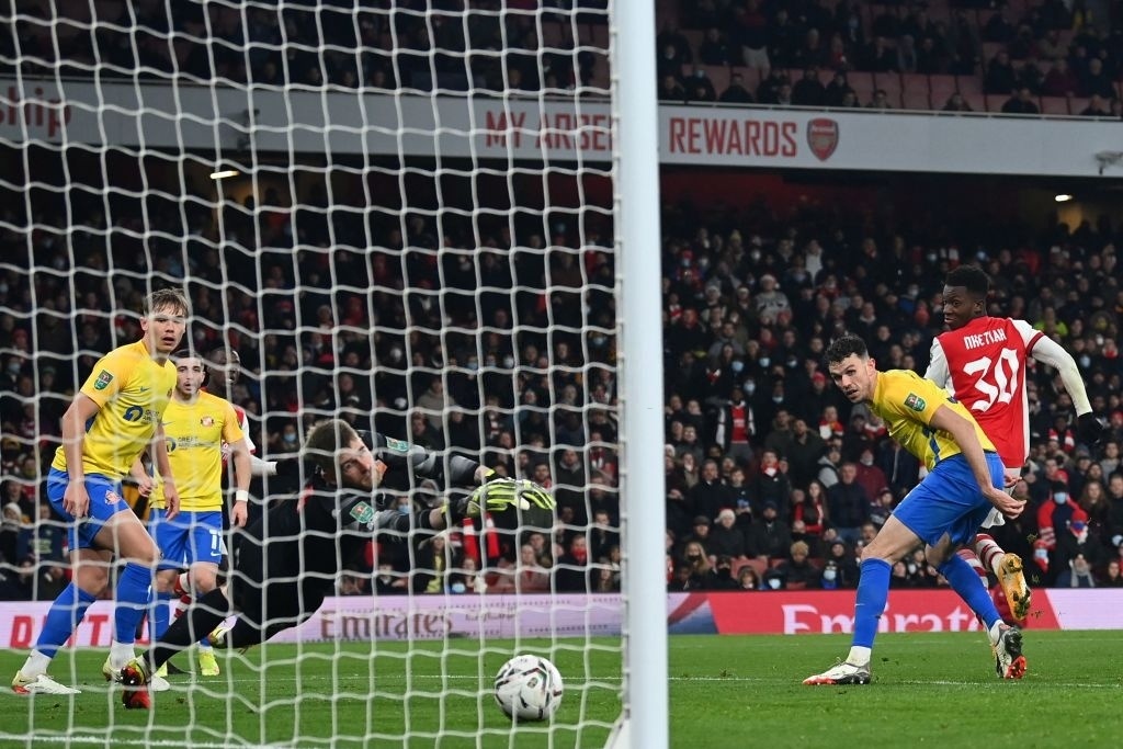 Arsenal vao ban ket League Cup anh 6