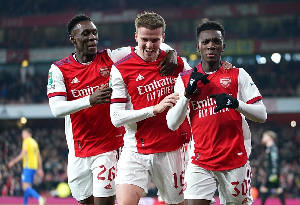 Arsenal vao ban ket League Cup sau tran thang 5-1 hinh anh