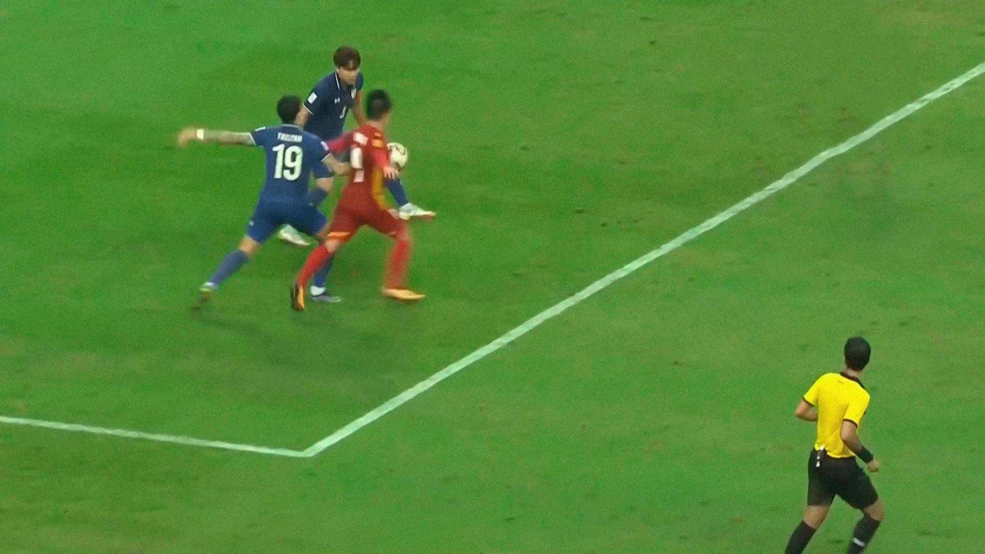 5 lan trong tai gay tranh cai o tran Viet Nam thua Thai Lan anh 6