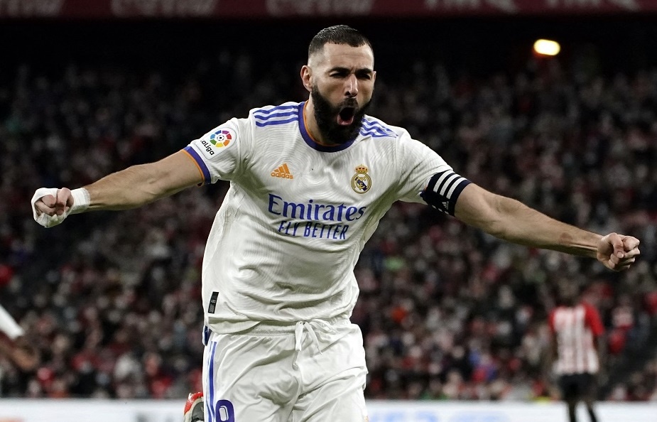 Benzema thang hoa duoi mau ao Real hinh anh