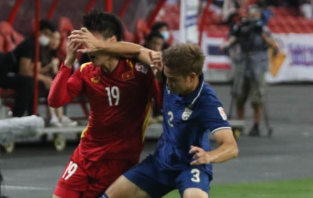 5 lan trong tai gay tranh cai o tran Viet Nam thua Thai Lan hinh anh