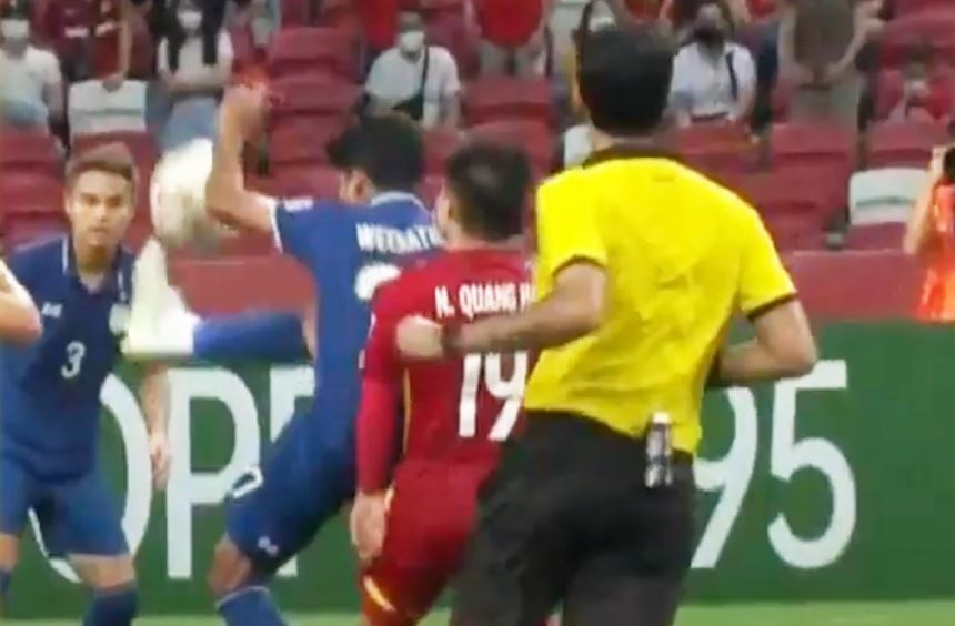 5 lan trong tai gay tranh cai o tran Viet Nam thua Thai Lan anh 7