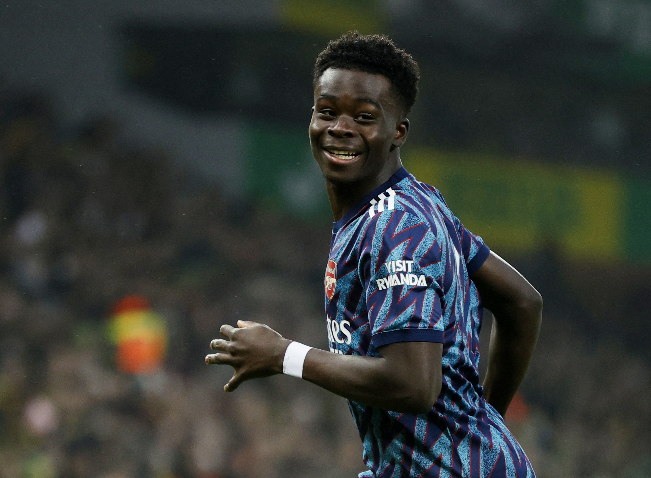 Saka choi thang hoa trong tran thang 5-0 cua Arsenal hinh anh