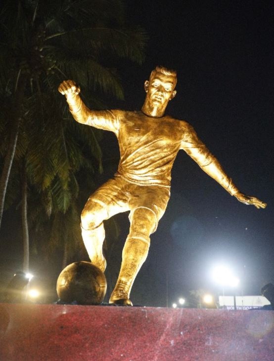 Buc tuong gay tranh cai cua Ronaldo o An Do anh 1