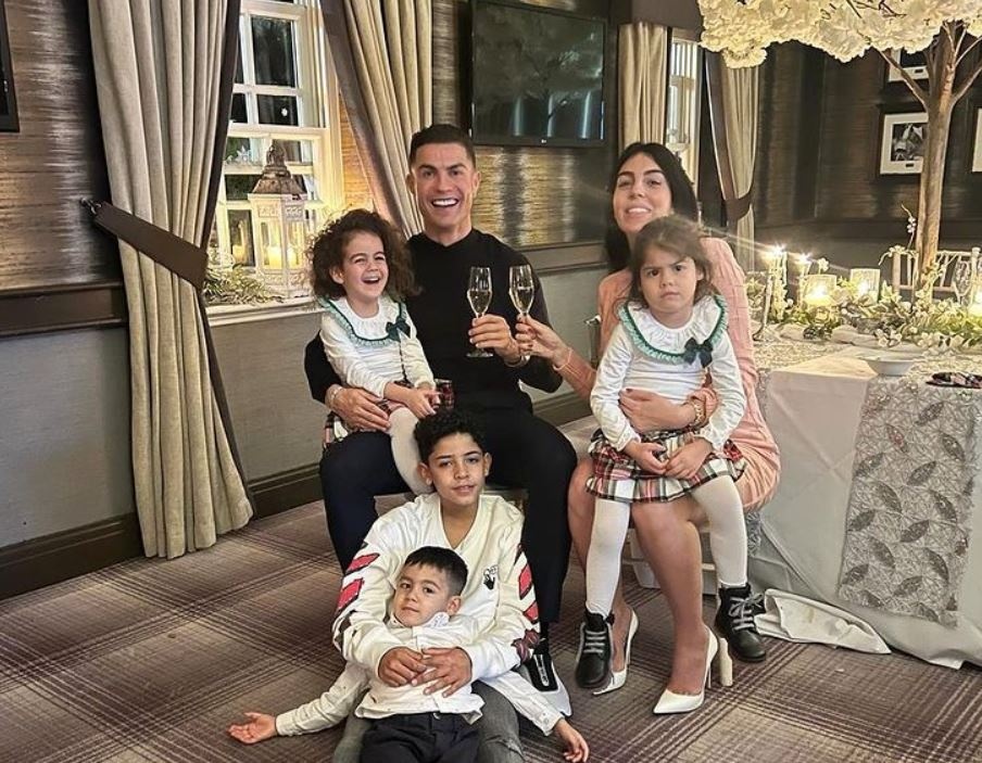 Messi khoe danh hieu anh 3