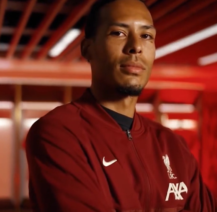 Messi khoe danh hieu anh 8