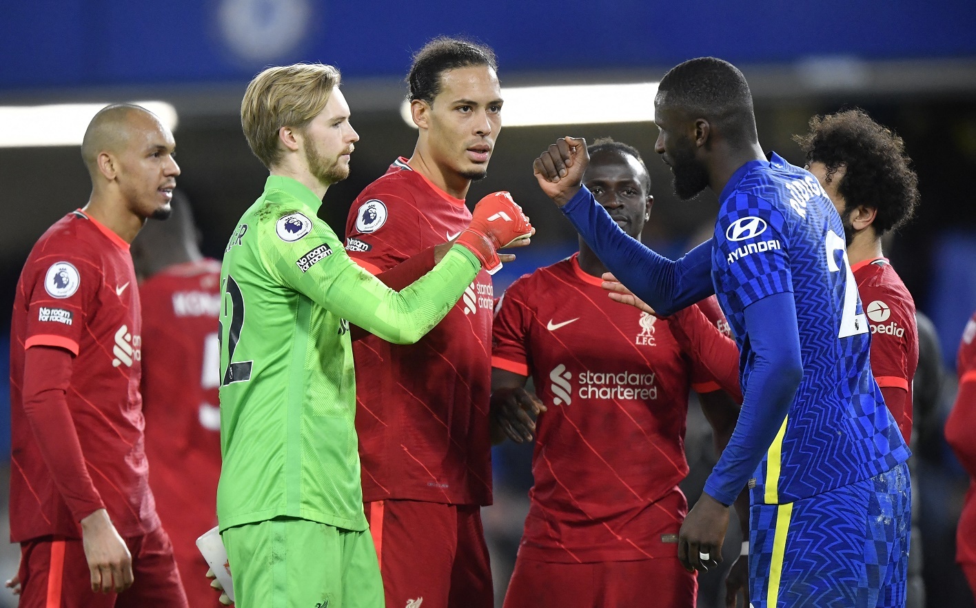 Liverpool hoa Chelsea du dan 2-0 hinh anh