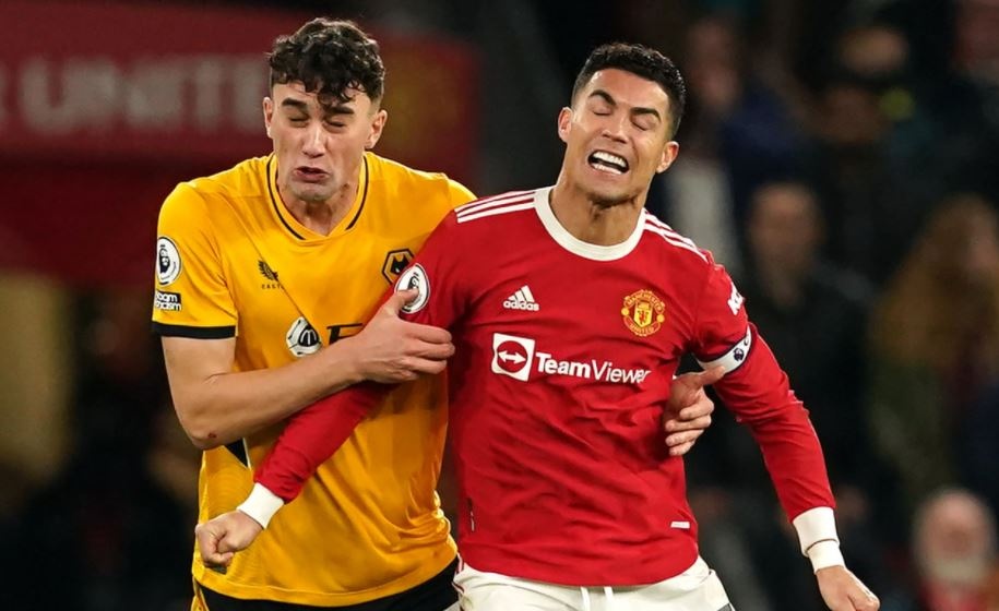 Paul Ince: 'Tai sao lai trao bang doi truong cho Ronaldo?' hinh anh