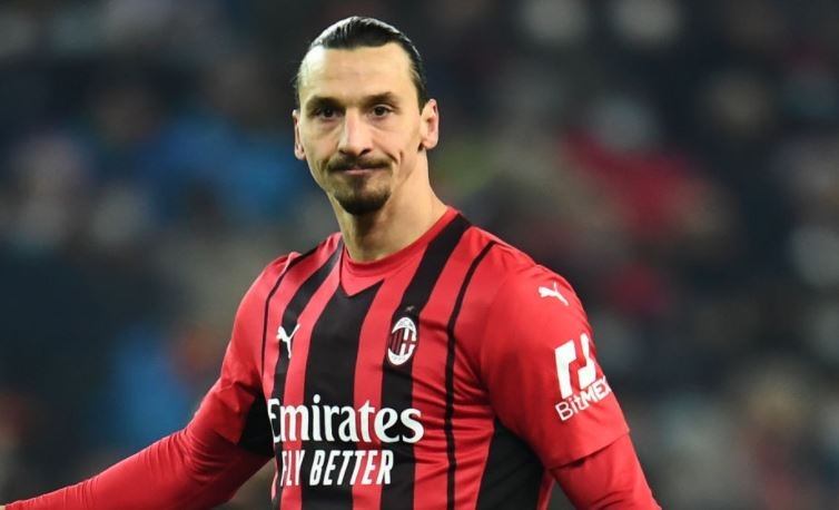 Ibra duoc HLV Mourinho bao ve truoc CDV qua khich hinh anh