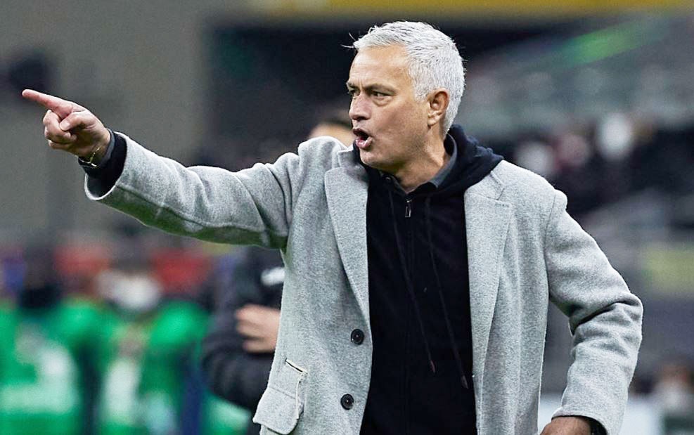 HLV Mourinho: 'Trong tai chi muon cho Milan huong penalty' hinh anh