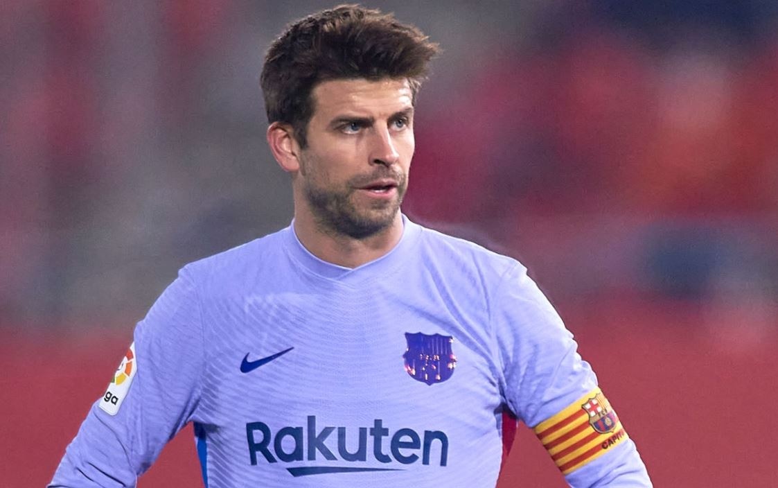 Pique cong khai thu nhap tai Barca hinh anh